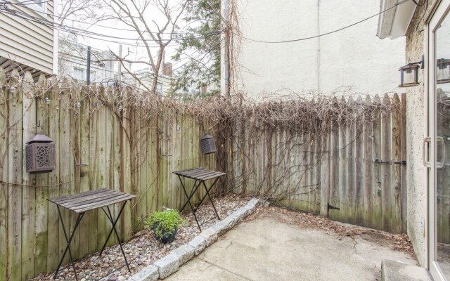 Fairmount GEM With Patio in the of it all