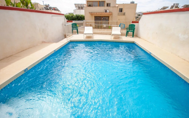 Pool and Sea, charming Merill Apart 3