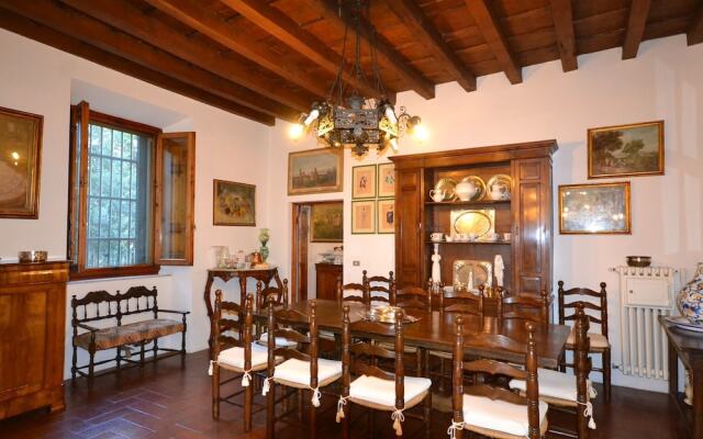 Charming Villa in Tuscany With Swimming Pool