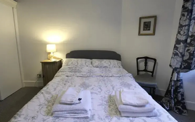 Library Apartment Edinburgh