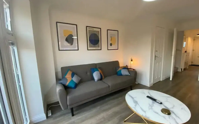 Host Stay Bluebell Close