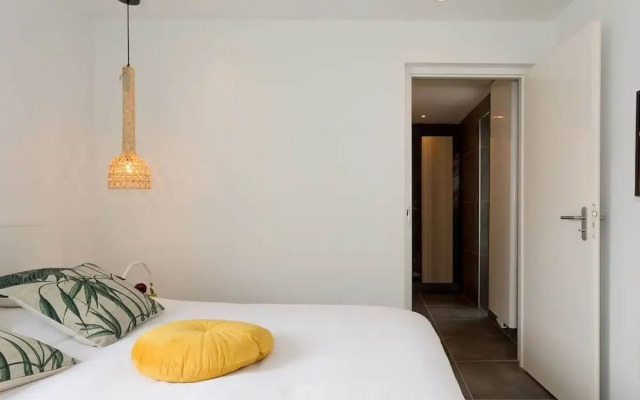Magnificent Holiday Home on Lake Veere