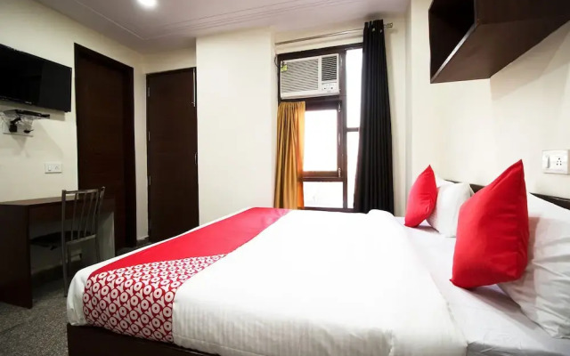 OYO 42732 Qlark Palace