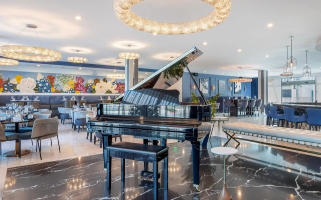 Cambria Hotel Waco Univ Riverfront