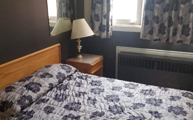 Ramada by Wyndham West Edmonton Hotel & Suites