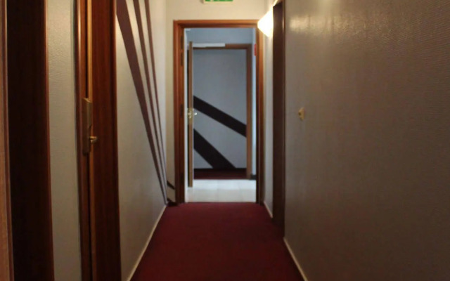 Yasha Hotel