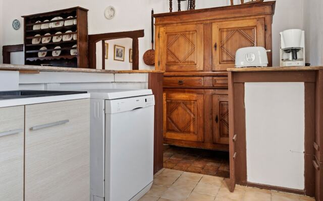 Guest room in a lavish castle in Allier