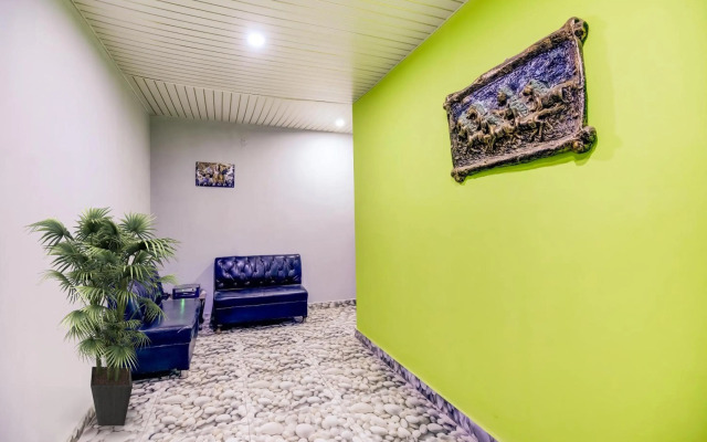 OYO Flagship 70340 Hotel Colour