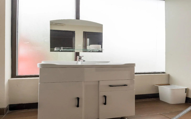 RedDoorz near Grand City Mall 2