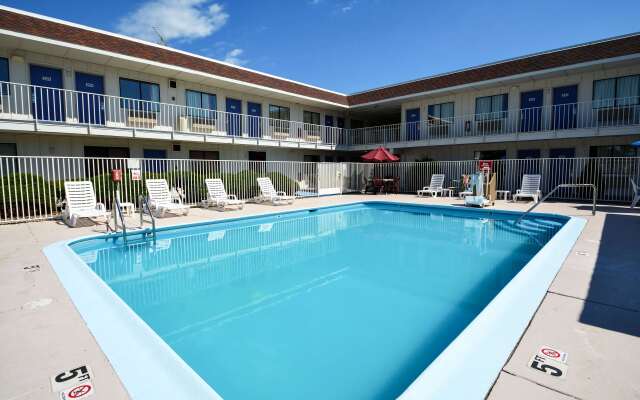 Motel 6 Windsor Locks, CT - Hartford