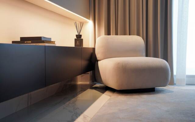 Lusso Hometels J One