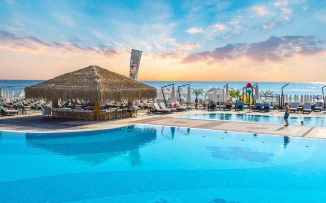 Oasis Resort & Spa Premium Apartments