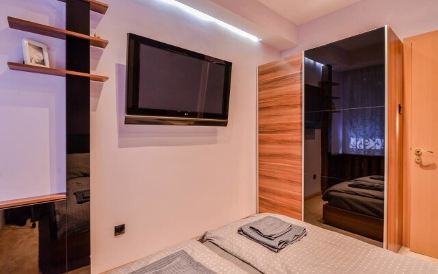 FM Deluxe 1-BDR Apartment - Extravaganzzo