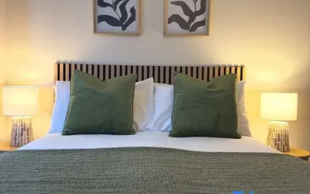 Spacious Family Retreat with Double & Single Bed