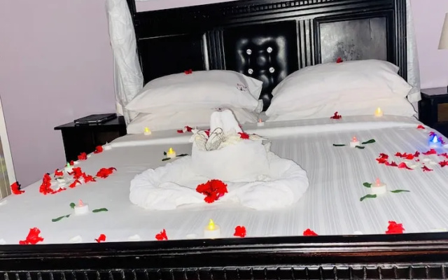 Crystal Apartment Hotel And Lodges
