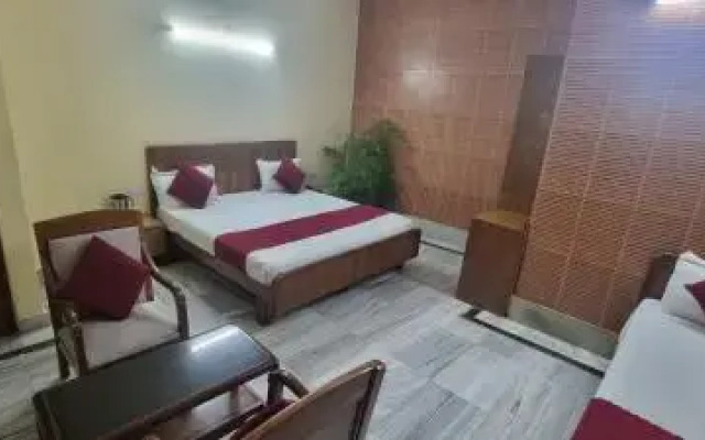 Hotel Shri Hari by OYO Rooms