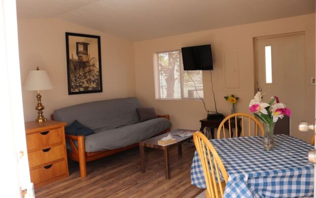 Grand Canyon Caverns Inn