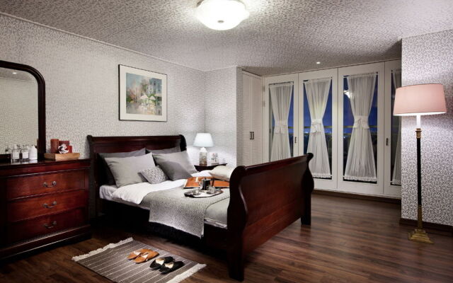 The Blue Hill Condo