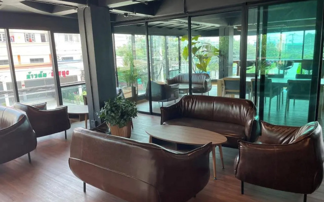 The Bedrooms Maeklong Service Apartment