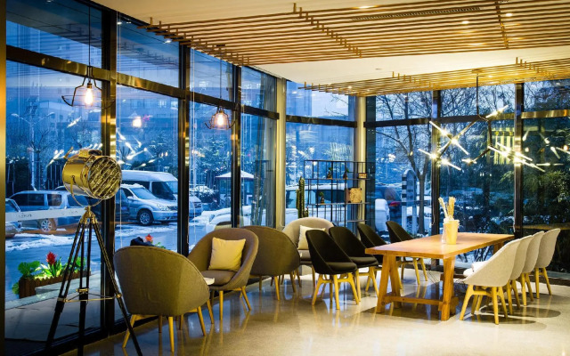 Atour Hotel