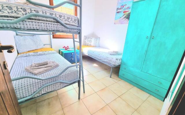 Stylish Home With Patio 4 min Walk to the Beach