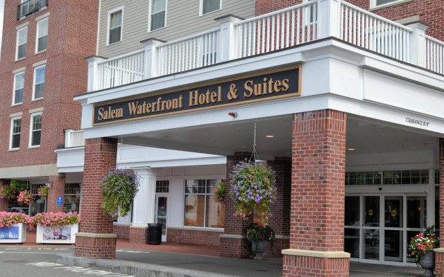 Salem Waterfront Hotel & Suites