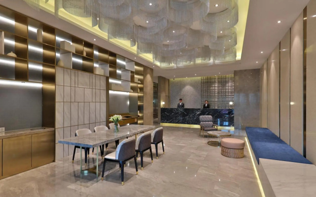 Orange Select Hotel(Shanghai National Exhibition and Convention Center Jiuting)