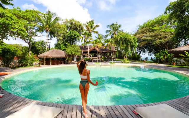 Madeiro Beach Hotel And Resort