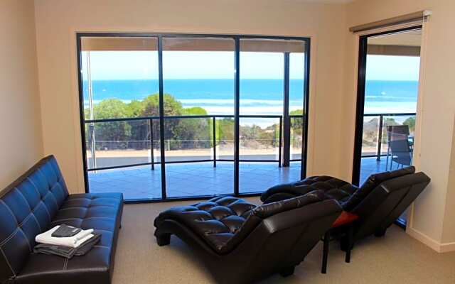 The Lighthouse - Beachfront Accommodation