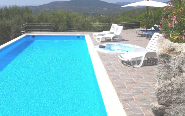 Apartment With 2 Bedrooms in Cugnana, With Pool Access, Terrace and Wifi