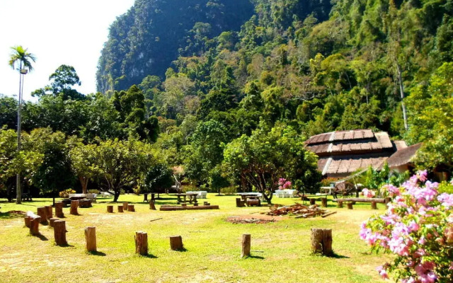 The Cliff and River Jungle Resort