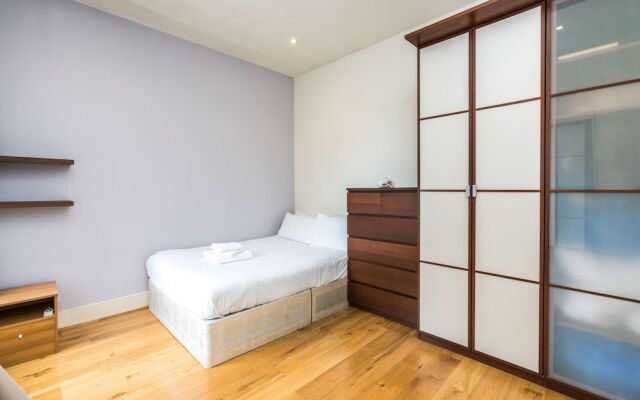 Sleek 2BD Flat Super Central to London Town!