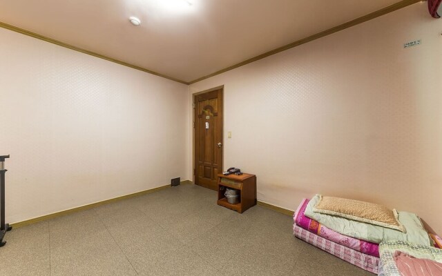 Hwaseong Yedawon Motel
