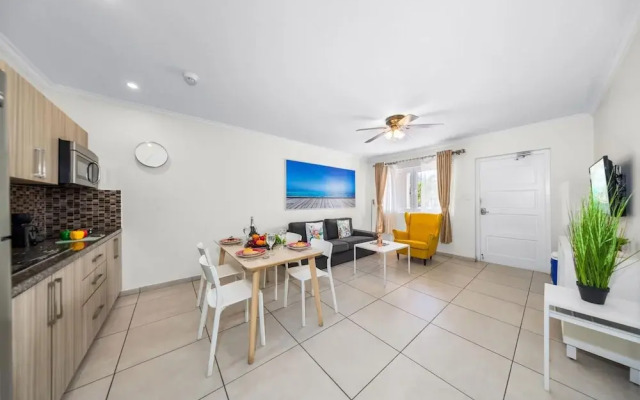 Cozy Bliss Condo w Pool Steps From Eagle Beach