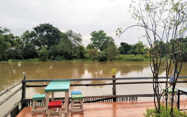 Ausgust Riverside Resort