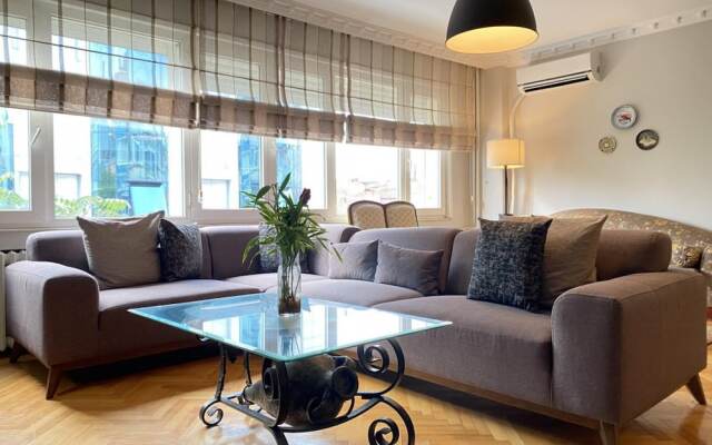 Missafir Gorgeous Flat in the Heart of Beyoglu