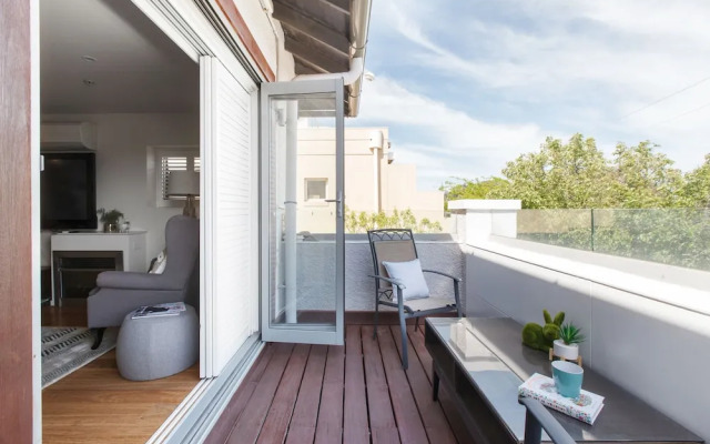 The Jetty Beach Apartment by Ready Set Host