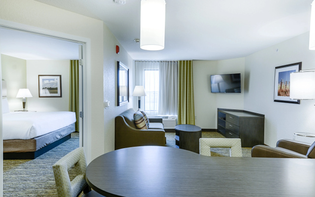Candlewood Suites Lakeville I-35