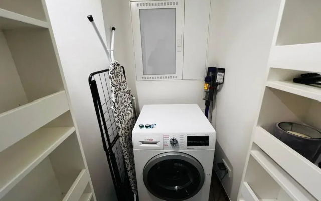 Beautiful one bedroom w balcony&parking