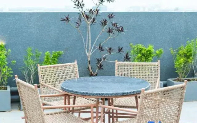 Modern Studio Near Bombay Hospital |Juliet Balcony