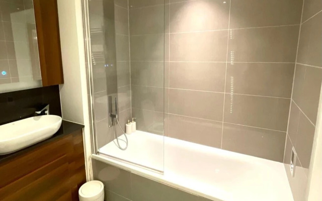 Dartford Apartment - Sleeps 3 - Central Stay