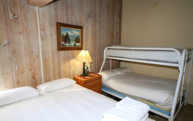 Mammoth Ski & Racquet Club #64