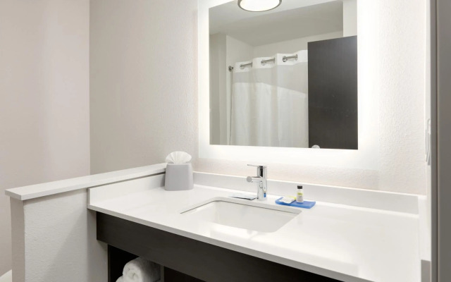 Achievers Airport Hotel