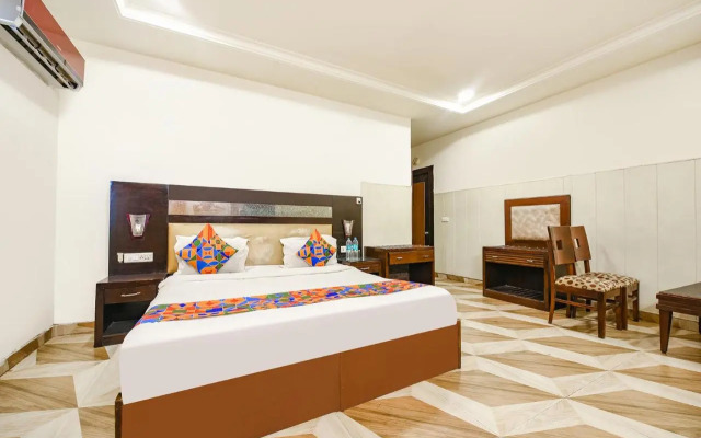 FabHotel Kailash Colony Metro Station