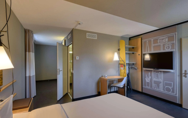 ibis Zurich City West - Image 5