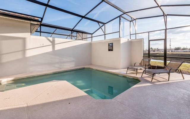 Luxury house in Storey Lake