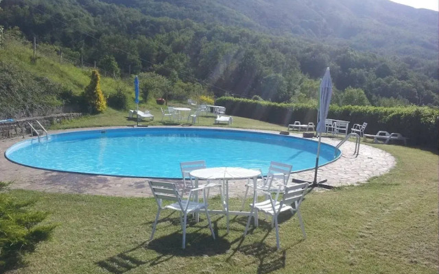 3 Rooms Flat in a Green Tuscany Valley