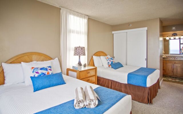 Waikiki Banyan by Darmic