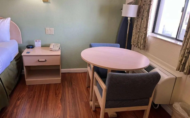 Travelodge By Wyndham Holbrook