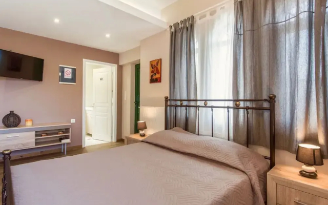 Villa in Gerani With Pool and Sea Views